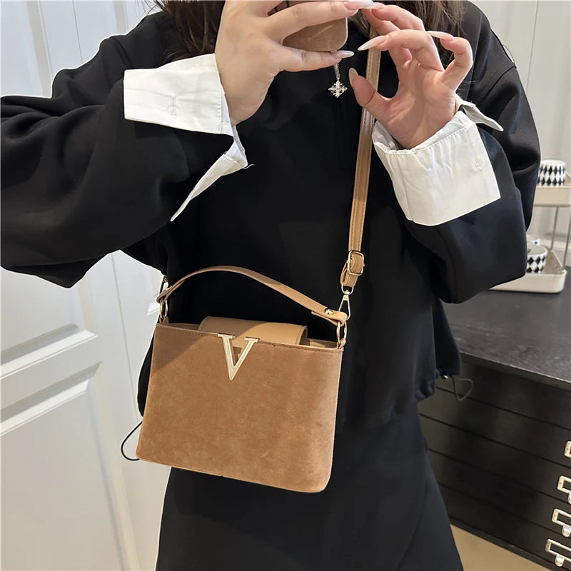 Mini sac en daim à la mode pour femmes, sac fourre-tout en fausse daim, sac à main décoratif avec boucle de verrouillage, sacs à bandoulière
