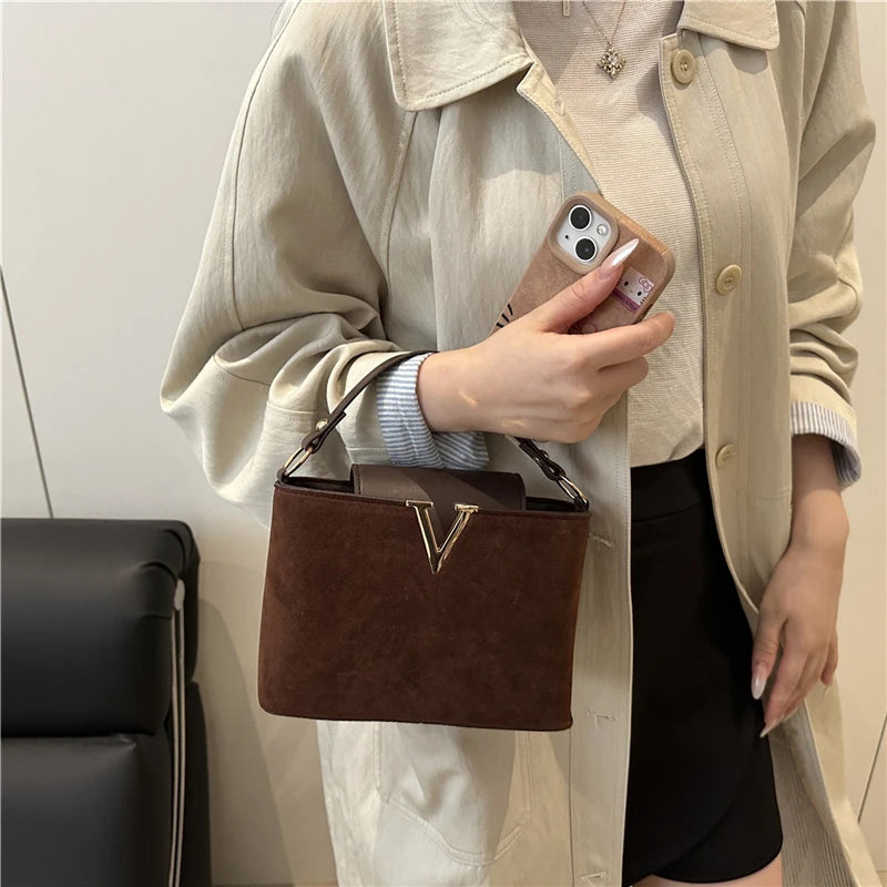 Mini sac en daim à la mode pour femmes, sac fourre-tout en fausse daim, sac à main décoratif avec boucle de verrouillage, sacs à bandoulière