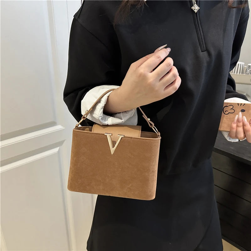 Mini sac en daim à la mode pour femmes, sac fourre-tout en fausse daim, sac à main décoratif avec boucle de verrouillage, sacs à bandoulière