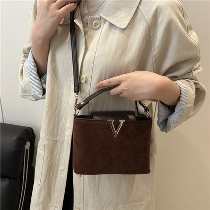 Mini sac en daim à la mode pour femmes, sac fourre-tout en fausse daim, sac à main décoratif avec boucle de verrouillage, sacs à bandoulière
