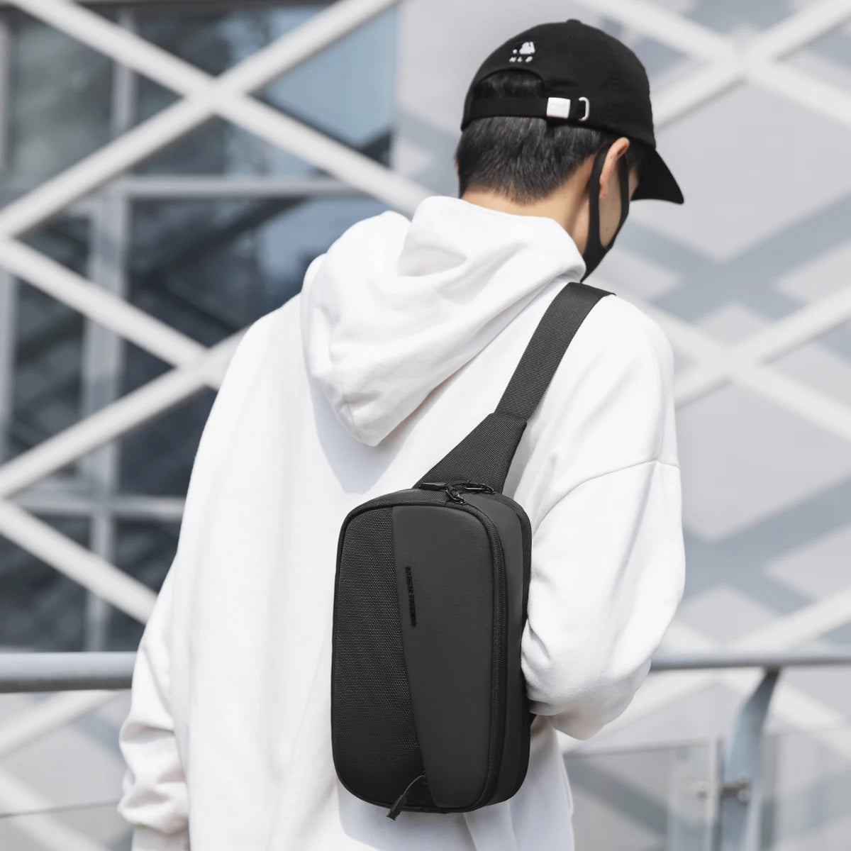 Sac bandoulière noir minimaliste