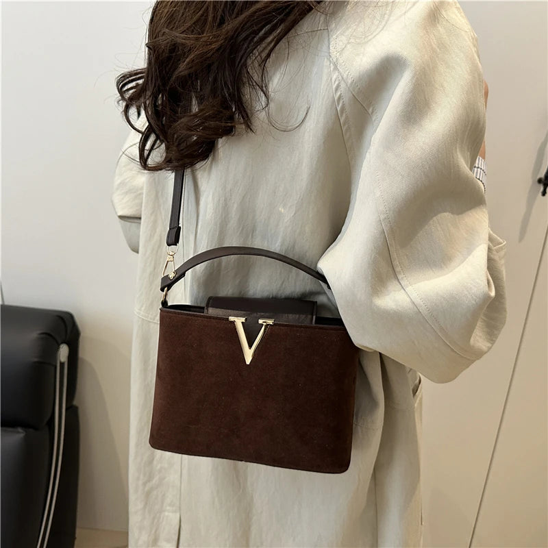 Mini sac en daim à la mode pour femmes, sac fourre-tout en fausse daim, sac à main décoratif avec boucle de verrouillage, sacs à bandoulière