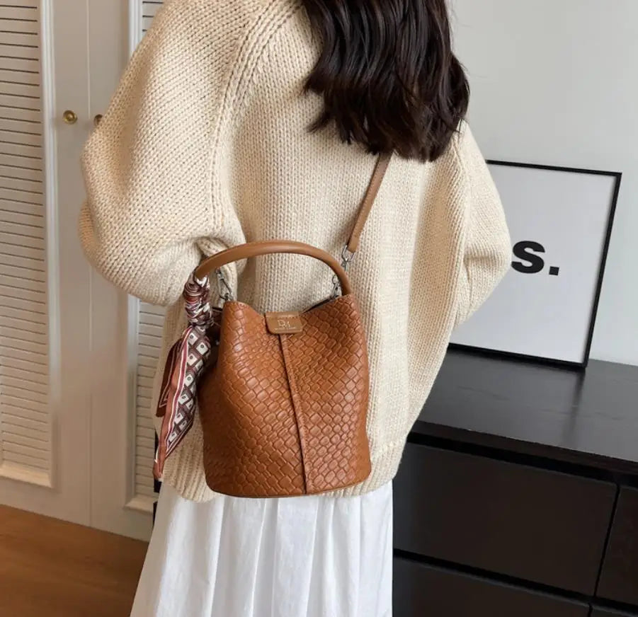Sac seau à la mode pour femmes, sac à main élégant effet tissé de couleur unie, sac à bandoulière et sac à bandoulière, peut être porté à la main
