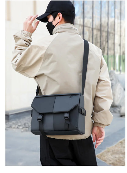 Nouveau sac à bandoulière pour hommes anti éclaboussures haut de gamme polyvalent sac à bandoulière grande capacité décontracté couleur bloquée PU sac pour hommes sacs