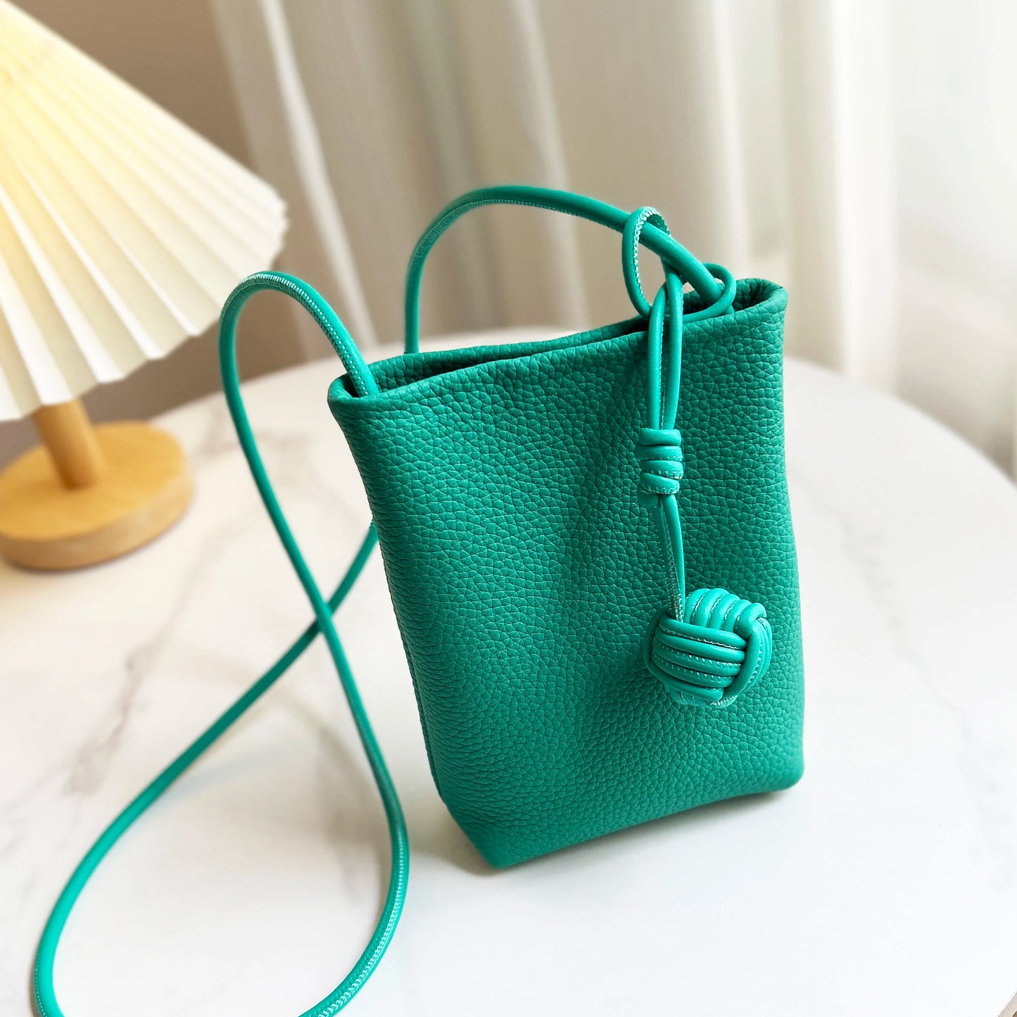 Petit sac à bandoulière en cuir véritable pour femme, sac de téléphone portable design, sac à main de voyage léger pour femme, initié à la mode