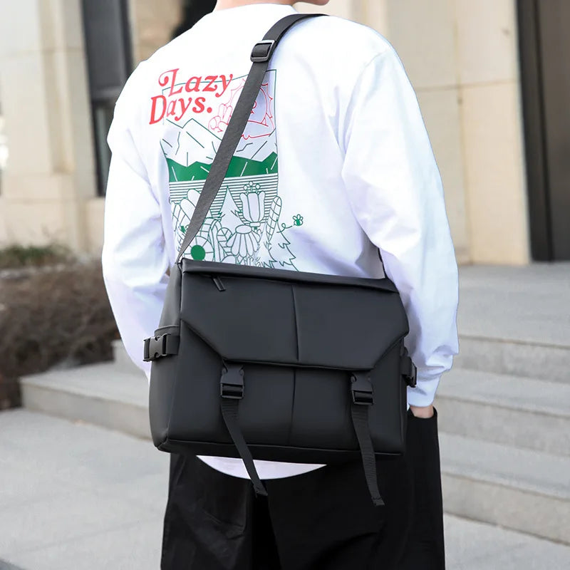 Nouveau sac à bandoulière pour hommes anti éclaboussures haut de gamme polyvalent sac à bandoulière grande capacité décontracté couleur bloquée PU sac pour hommes sacs
