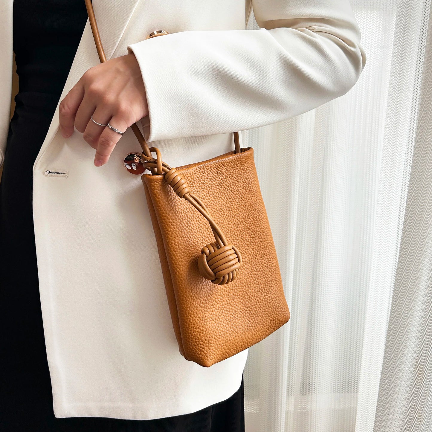 Petit sac à bandoulière en cuir véritable pour femme, sac de téléphone portable design, sac à main de voyage léger pour femme, initié à la mode