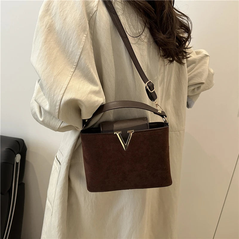 Mini sac en daim à la mode pour femmes, sac fourre-tout en fausse daim, sac à main décoratif avec boucle de verrouillage, sacs à bandoulière