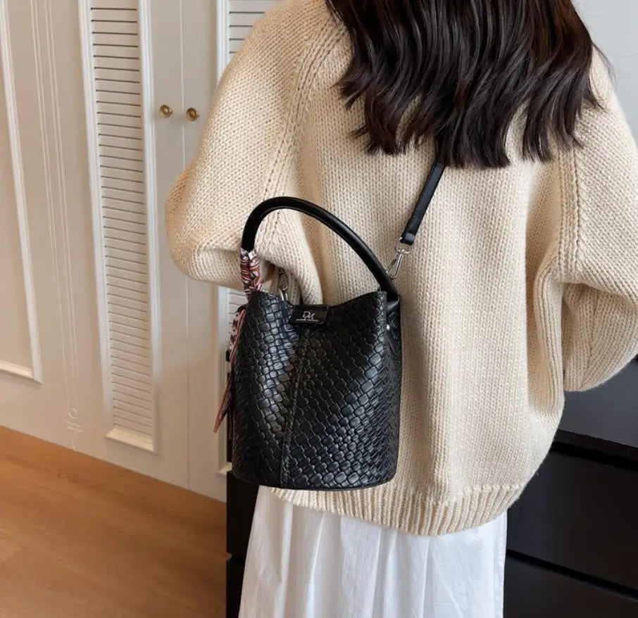 Sac seau à la mode pour femmes, sac à main élégant effet tissé de couleur unie, sac à bandoulière et sac à bandoulière, peut être porté à la main